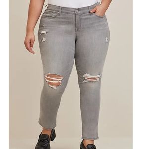 Torrid 28S Gray Boyfriend Distressed Straight Super-soft Mid-rise Jeans